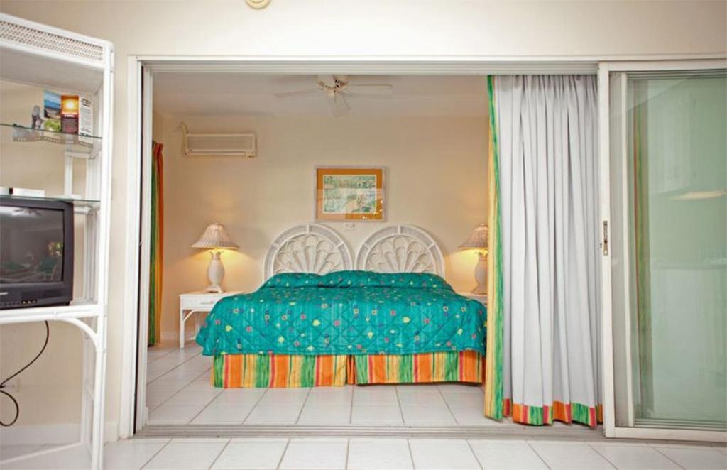Dickenson Bay Cottages Cedar Grove 部屋 写真